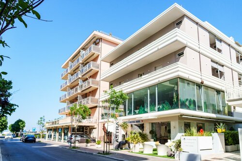 Внешний вид отеля Design Hotel Astra B&b в Мизано-Адриатико, фото 1