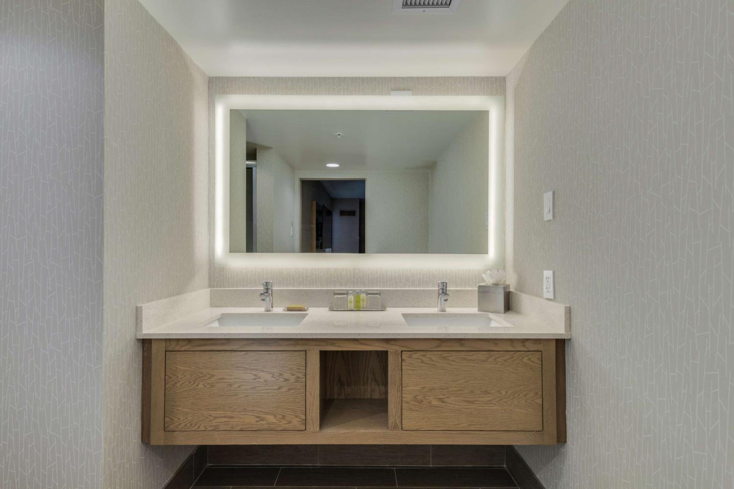 Фото DoubleTree by Hilton Phoenix Chandler