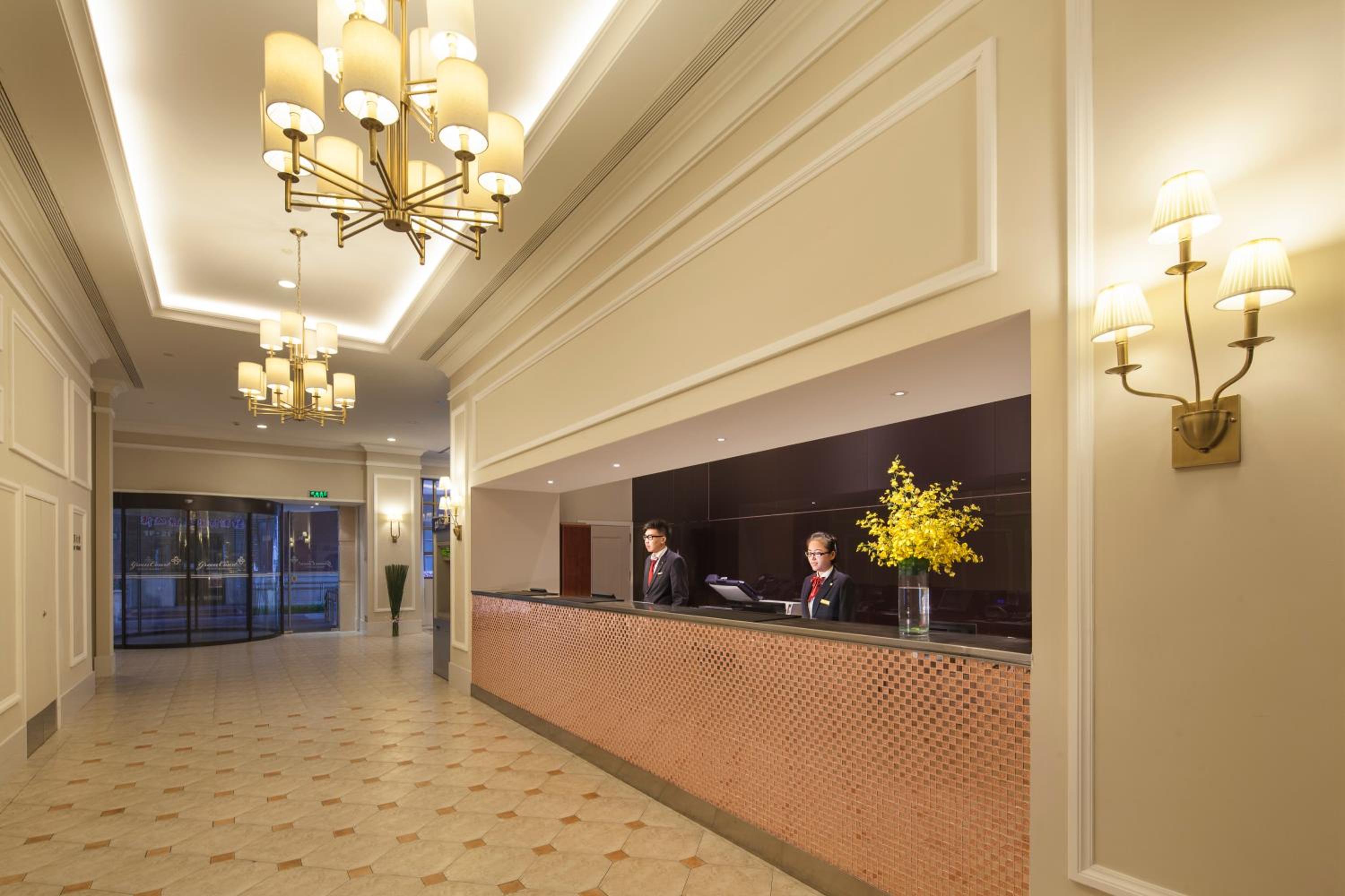 Фото Green Court Residence City Center Shanghai