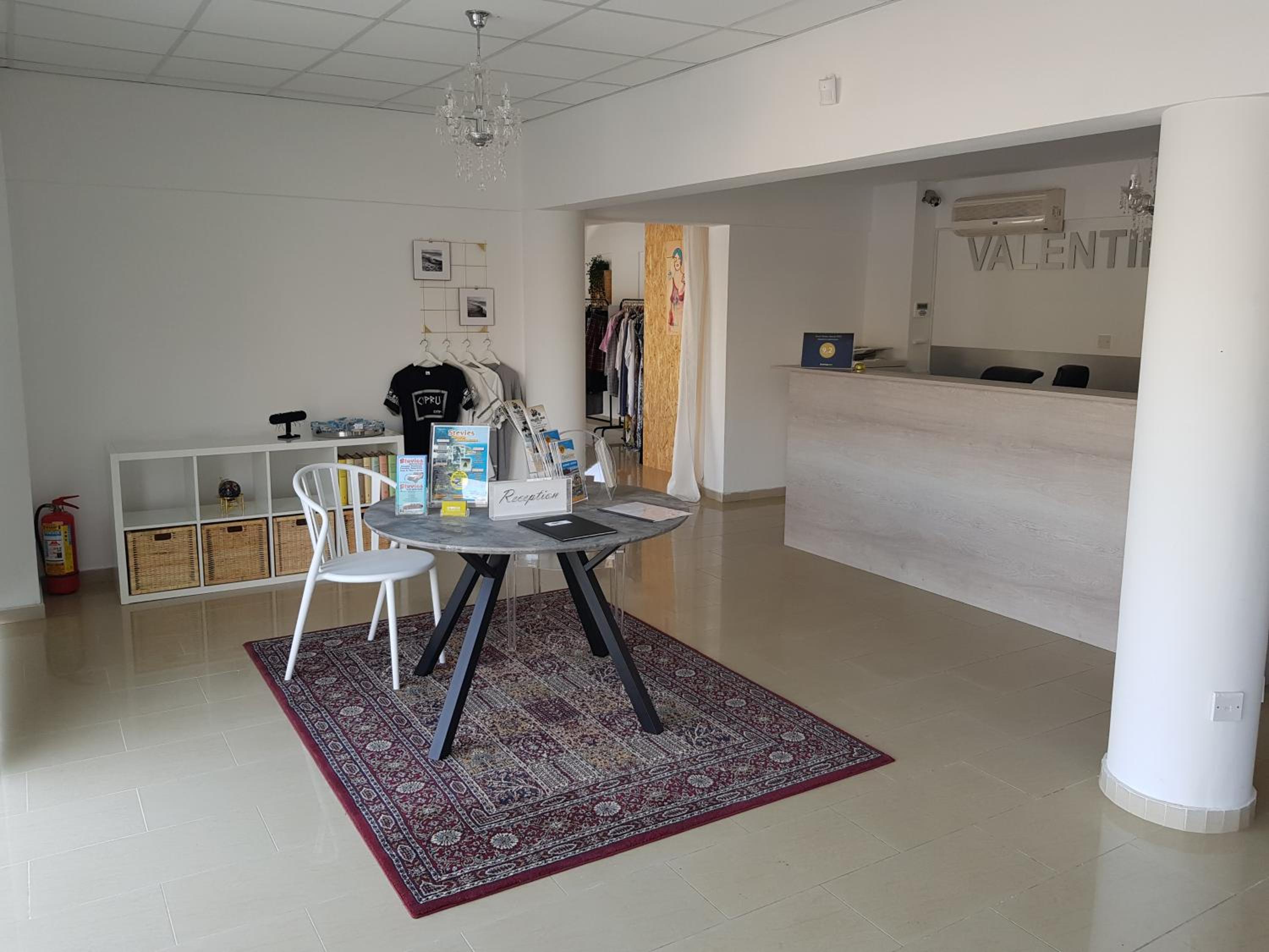 Фото Valentinos Apartments