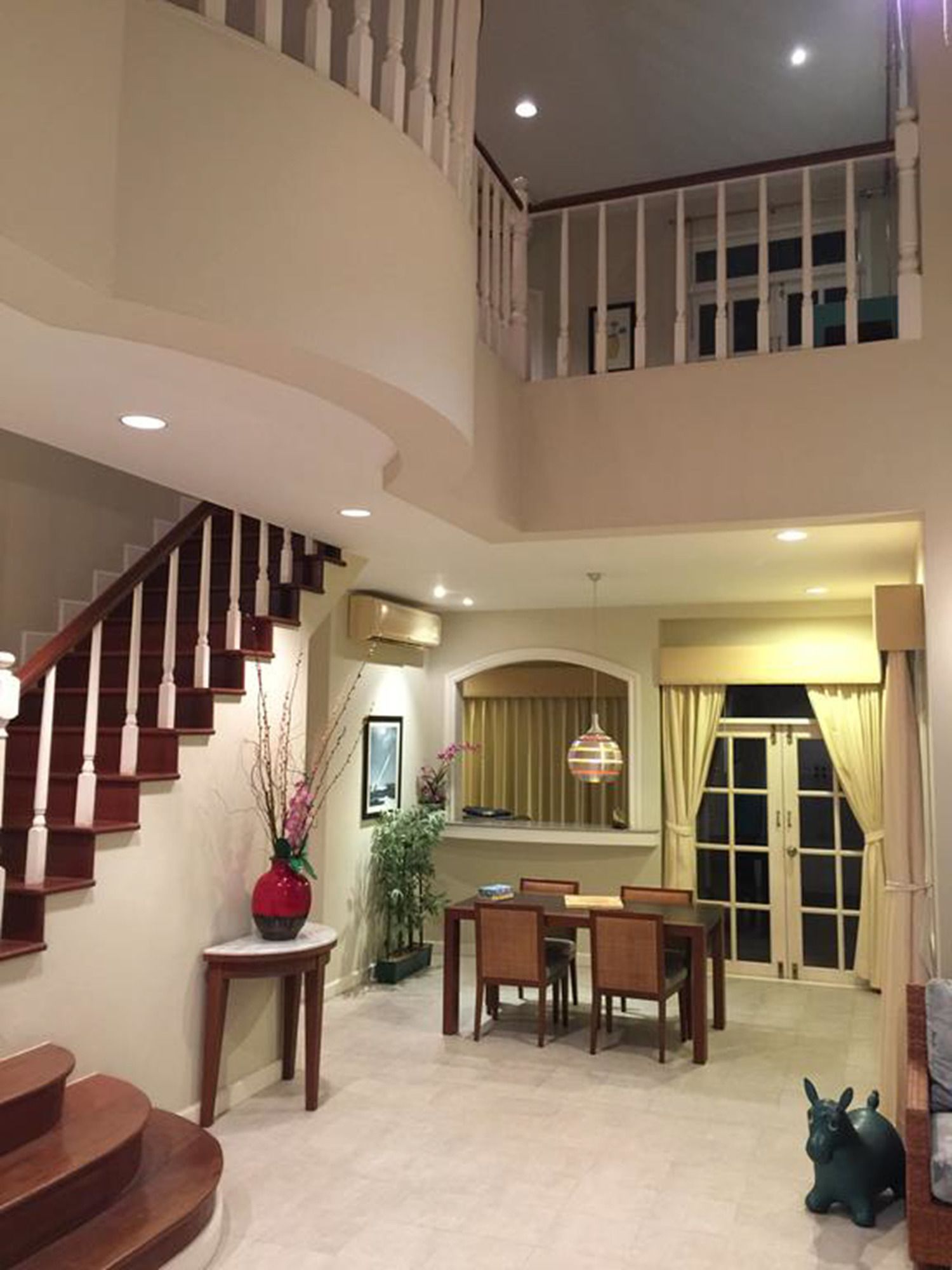 Фото Baan Dhewaran Beachfront Villa