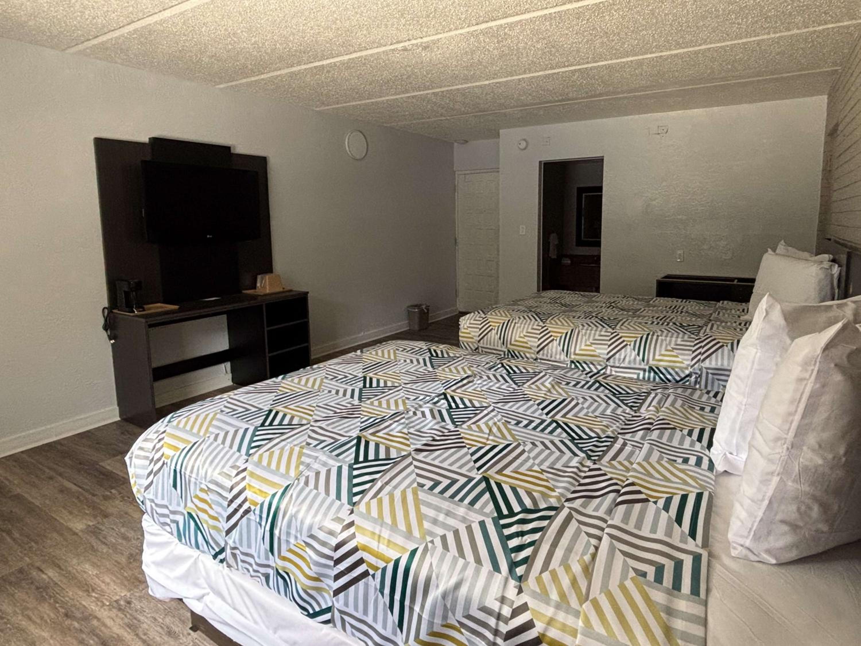 Фото La Casa Inn & Suites