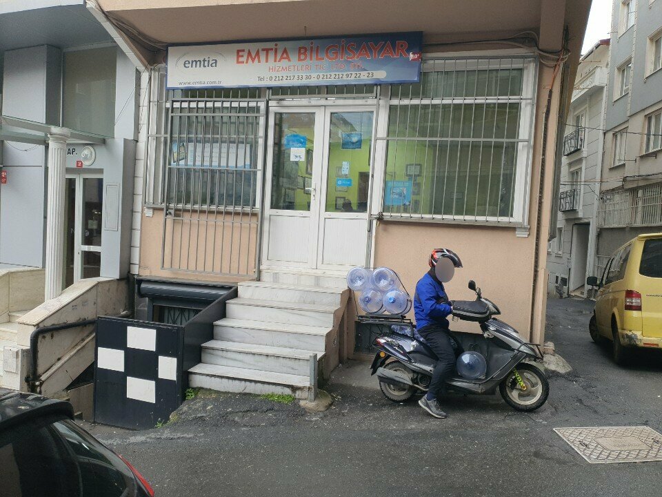 Electronic goods store Emtia Computer Services, Istanbul, photo