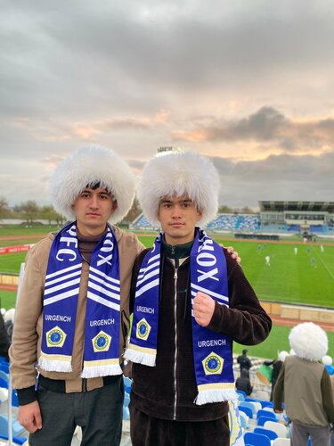 Tualetga siyayotgan erkaklarning yashirin kamerasi