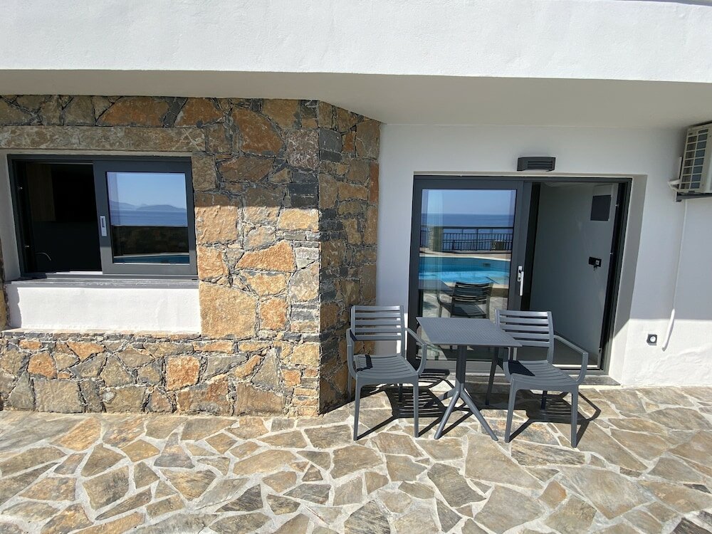 Фото Ostria Apartments