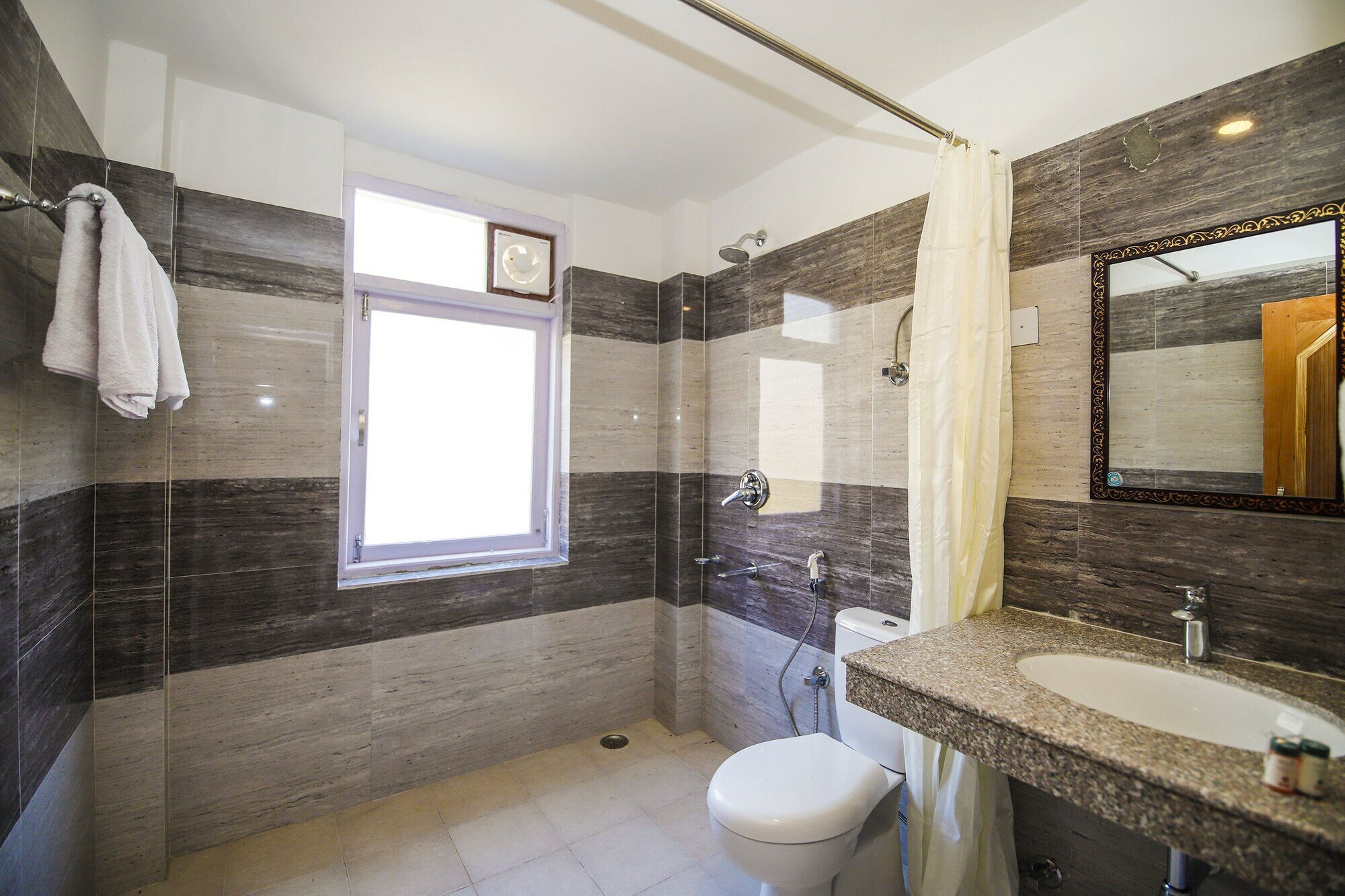 Фото Oyo 24074 Hotel Touchwood Shubh Dev