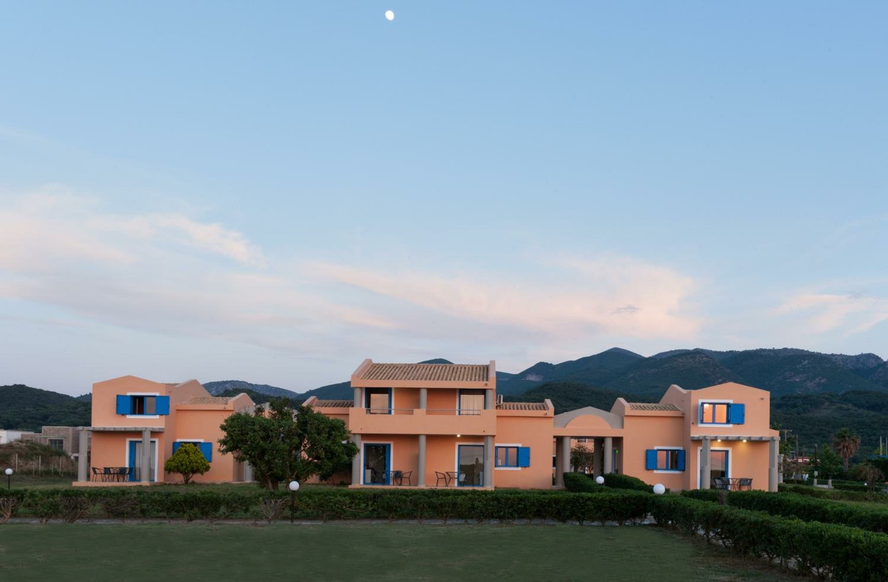 Фото Ammoudia Maisonettes