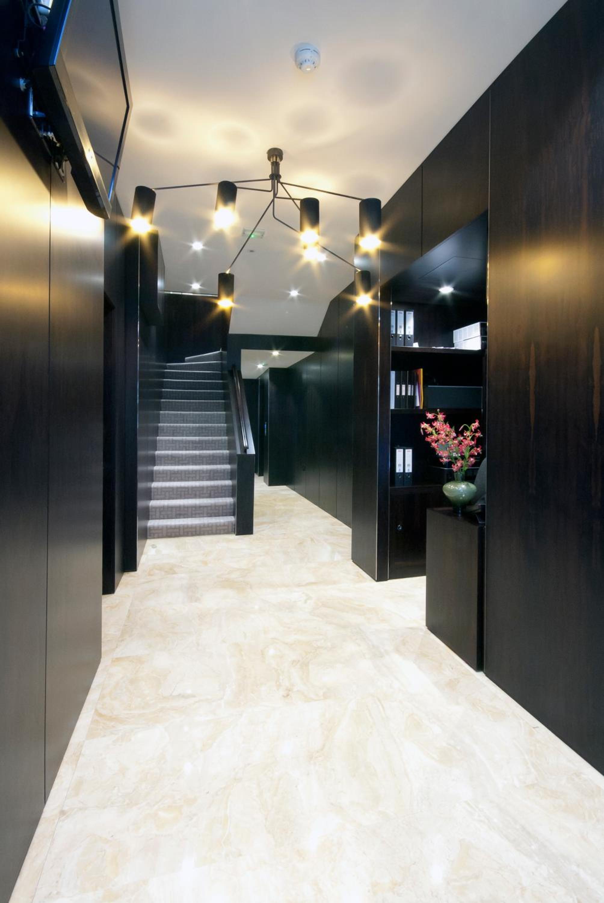 Фото Claverley Court