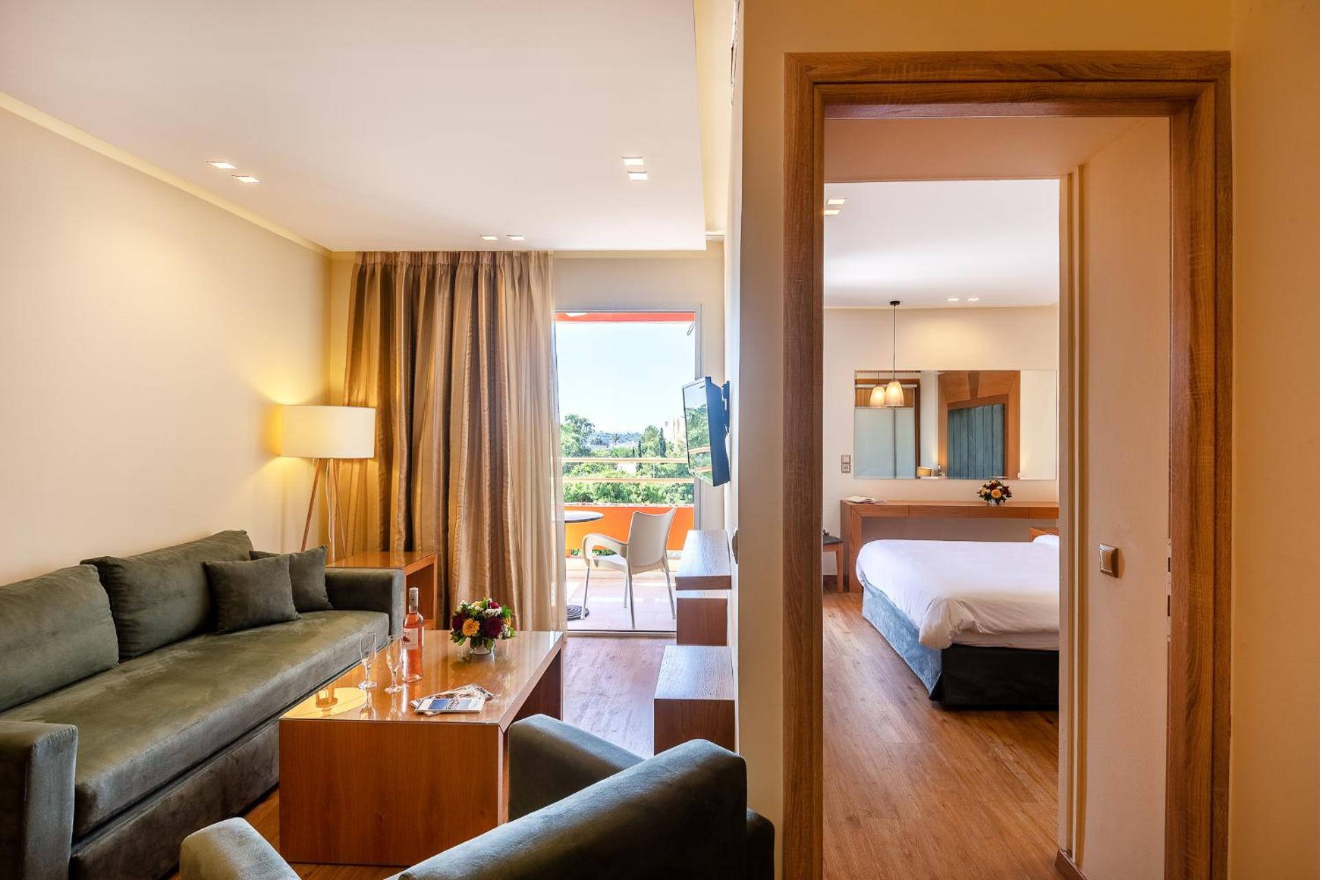 Фото Oasis Hotel Apartments