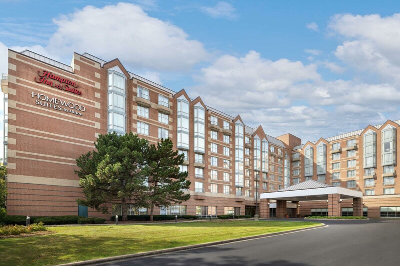 Гостиница Chicago Marriott Suites Downers Grove