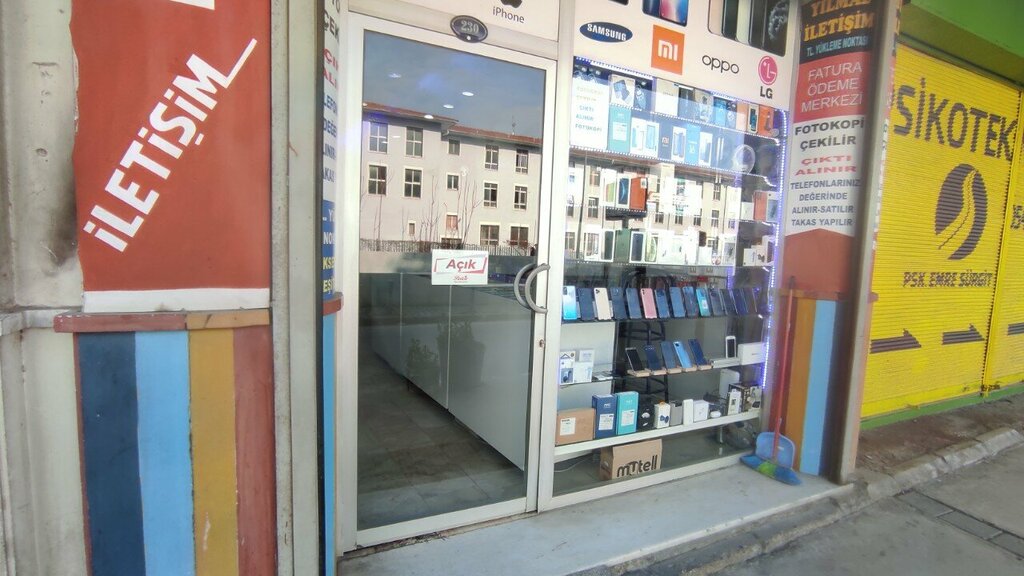 Mobile phone store Avea Met Communication, Izmir, photo