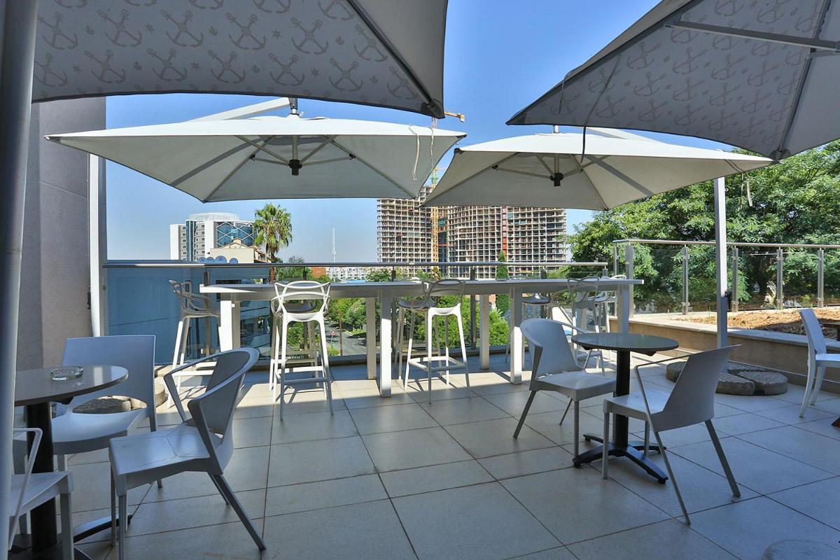 Фото Sandton Skye Unit 702