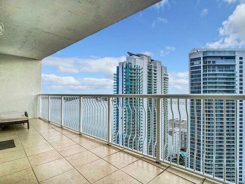 Гостиница Sls Lux Brickell в Майами