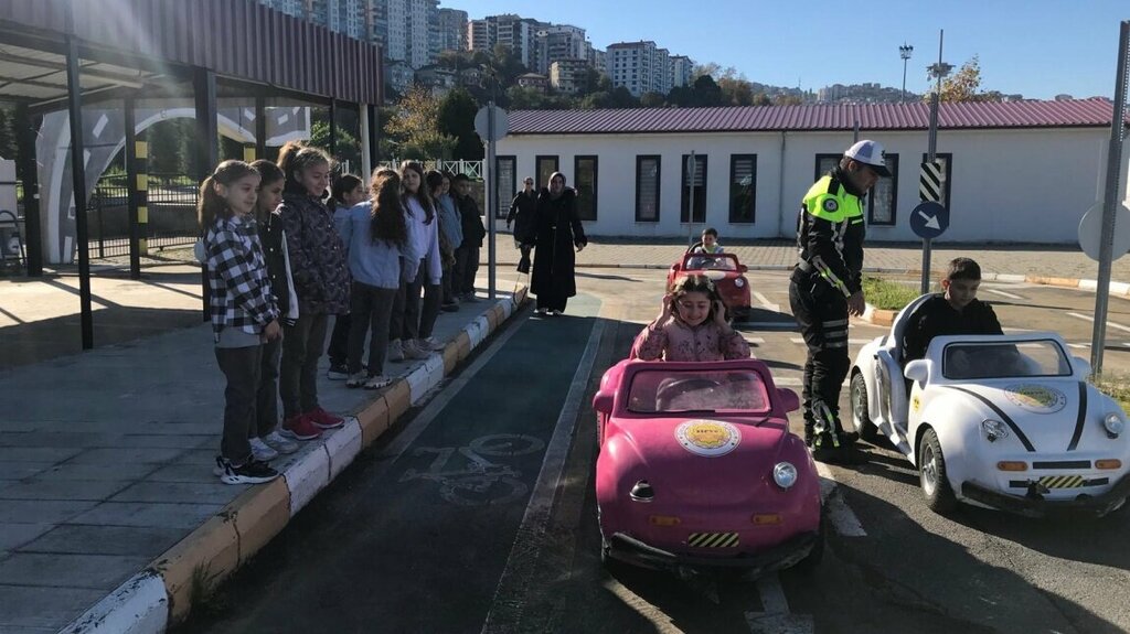 School Central Middle School, Alapli, photo