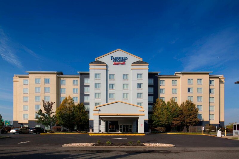 Гостиница Fairfield Inn & Suites Newark Liberty International Airport в Ньюарке