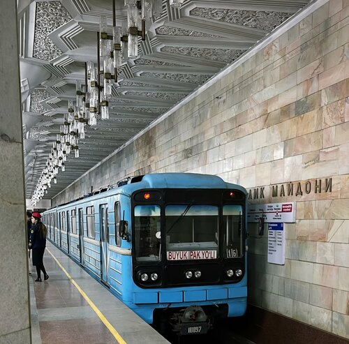 Yugo-Zapadnaya metro bekati yaqinidagi mustaqil fohishalar