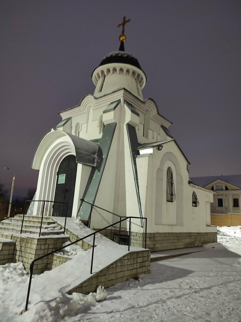 Chapel, memorial cross Tsarstvennykh Strastoterptsev Church, Tver, photo