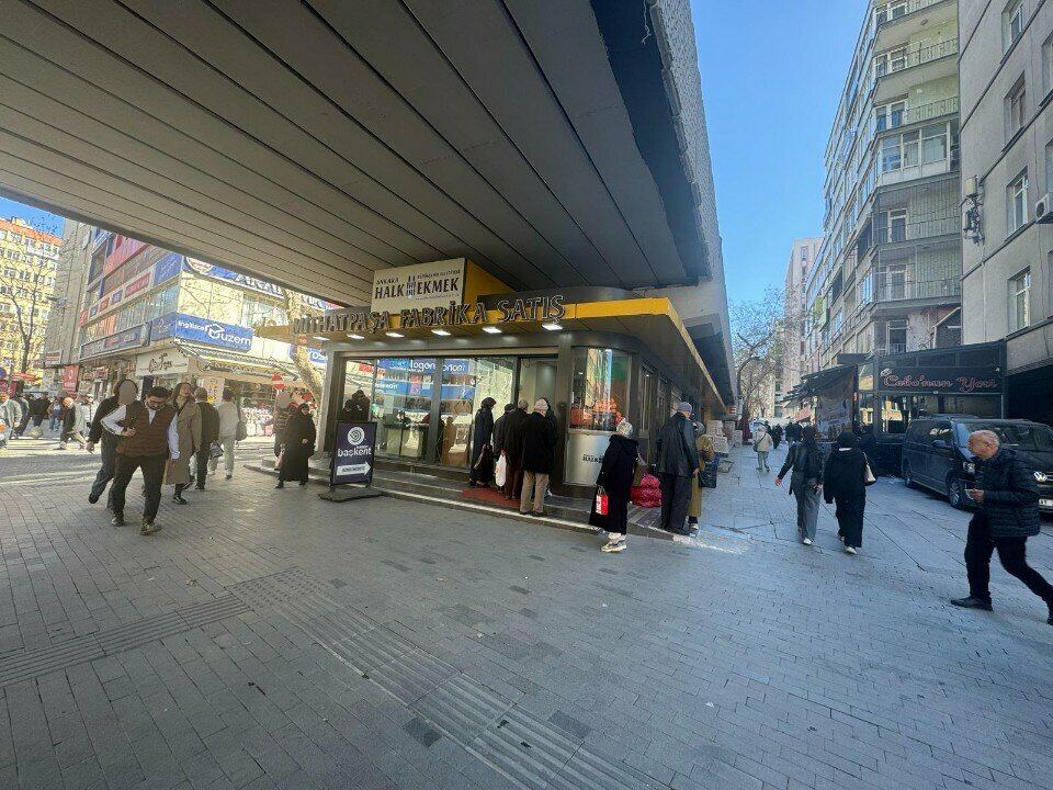 مخبز Halk Ekmek Mithatpasa Factory Sales ، أنقرة، صورة