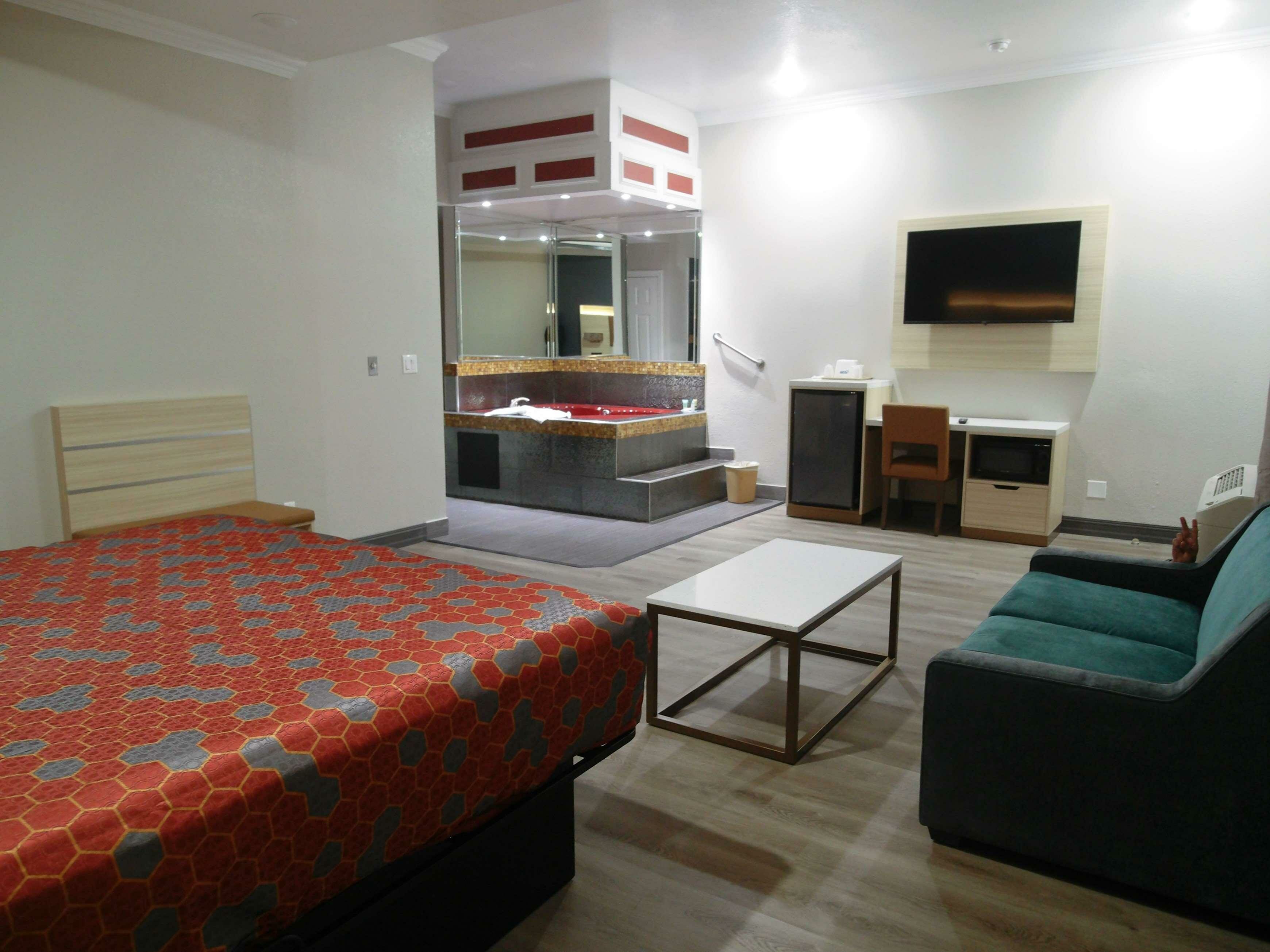 Фото Americas Best Value Inn Rialto