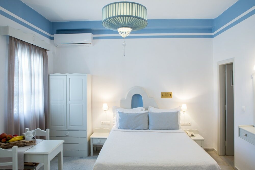 Фото Athina Studios & Suites