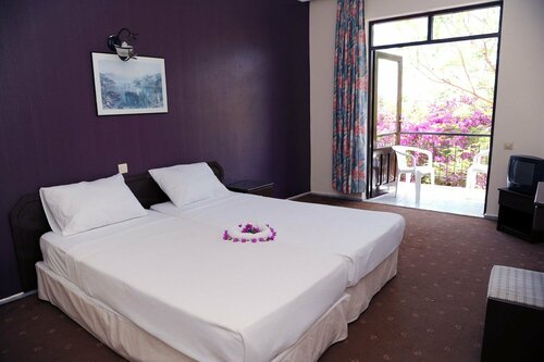 Гостиница Iris Garden Hotel в Чамьюва