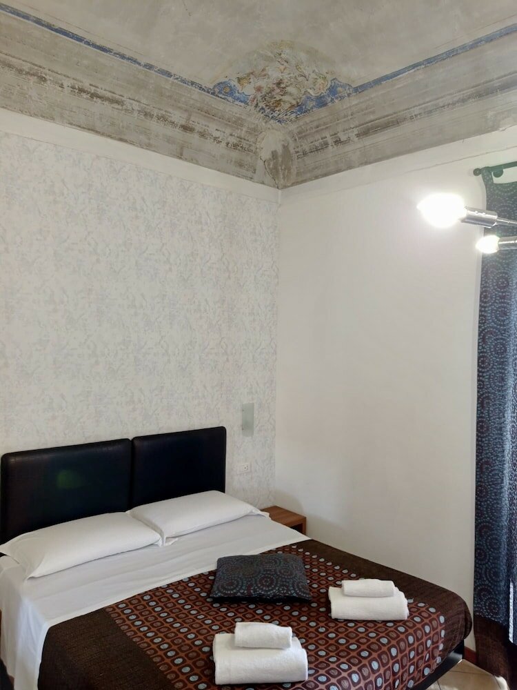 Фото Adelaide House