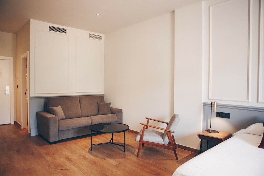 Фото Alcazaba Premium Hostel