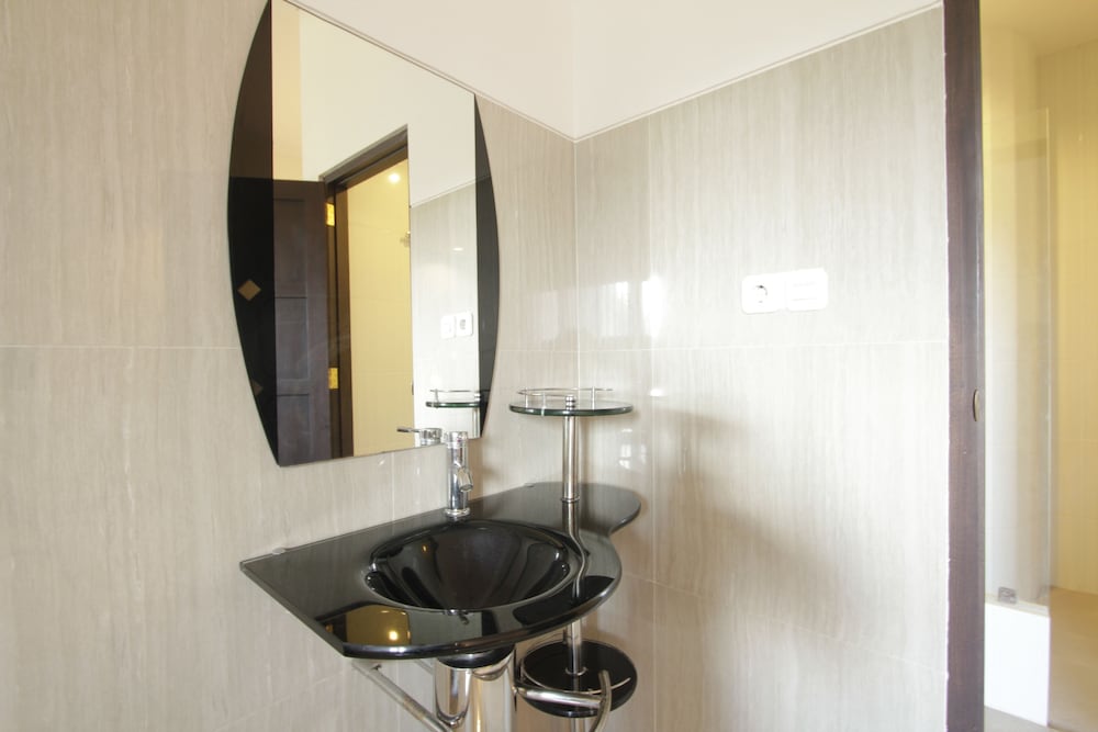 Фото Alit Beach Resort and Villas