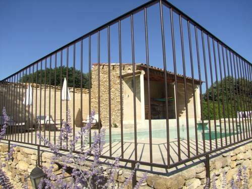 Гостиница Le Mas de l'Evajade в Карпантре