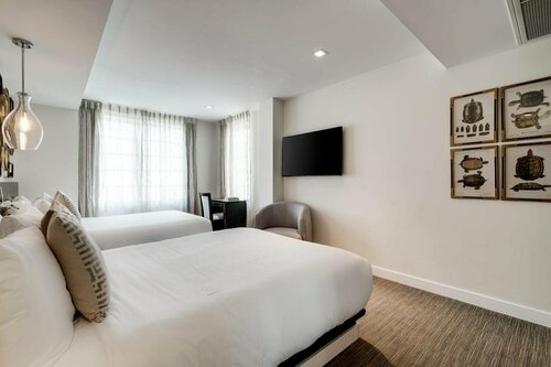 Гостиница Berkeley Shore Hotel в Майами-Бич