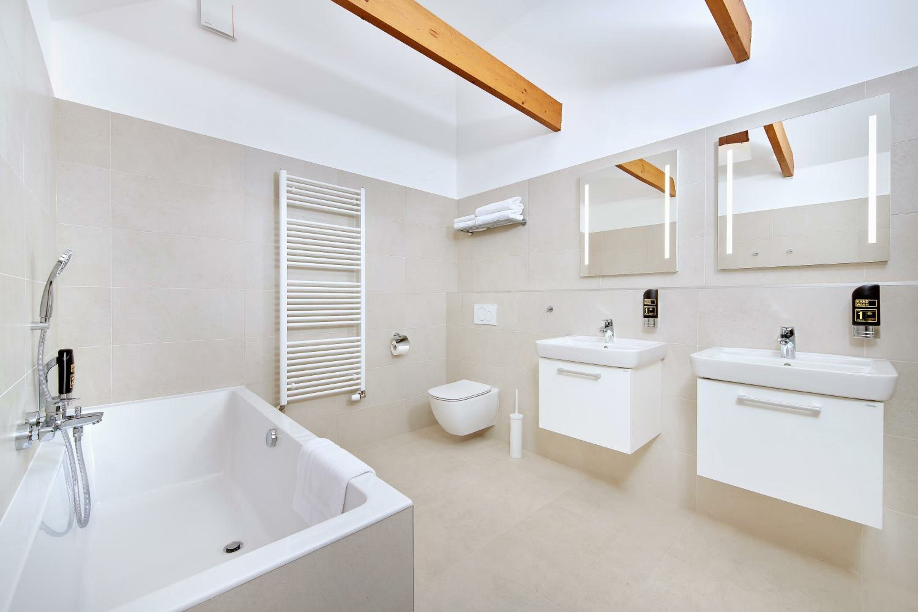 Фото Апартаменты DownTown Suites Kodaňská