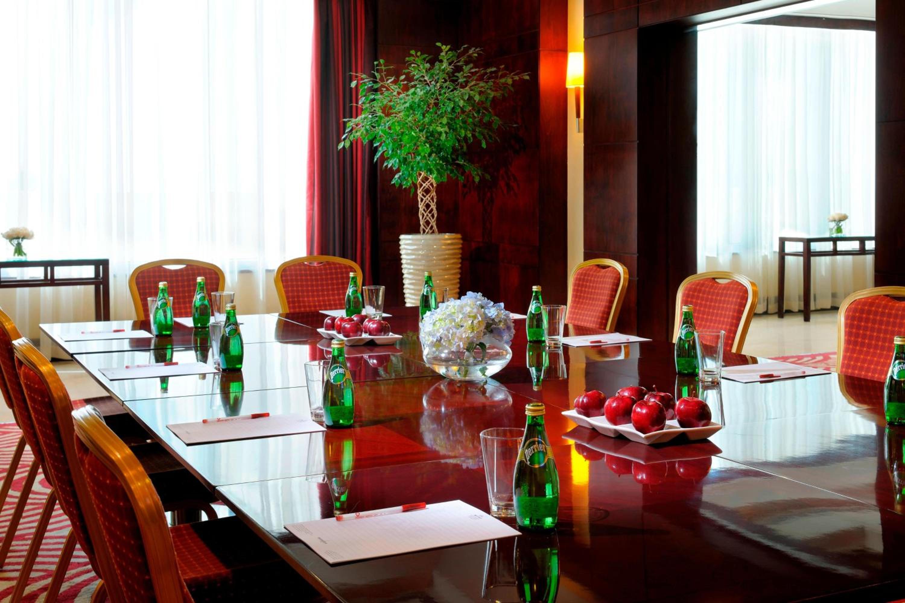 Фото Marriott Executive Apartments Manama, Bahrain