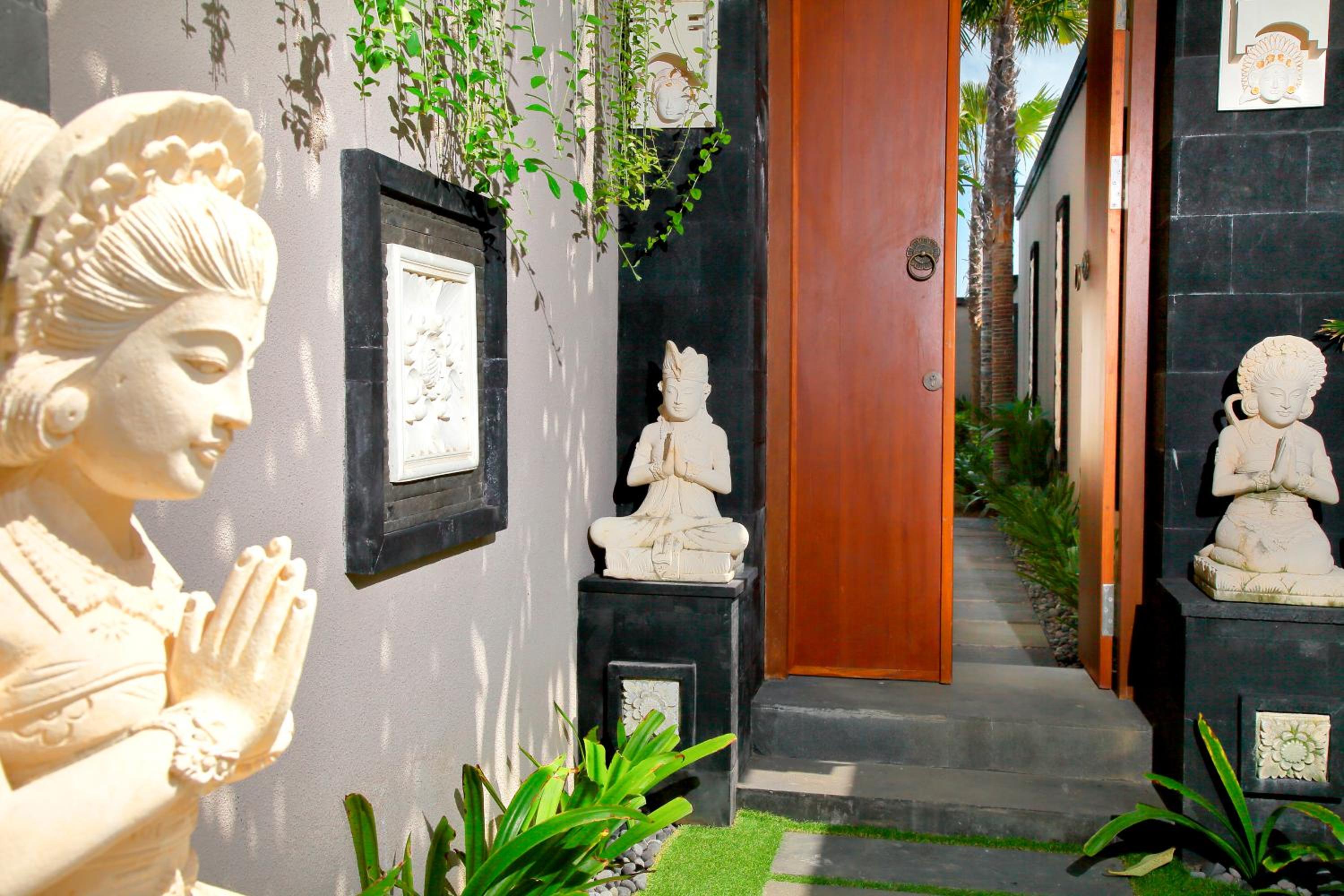 Фото The Banyumas Suite Villa Legian