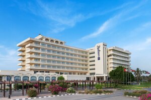 Гостиница Radisson Blu Hotel & Resort Al Ain