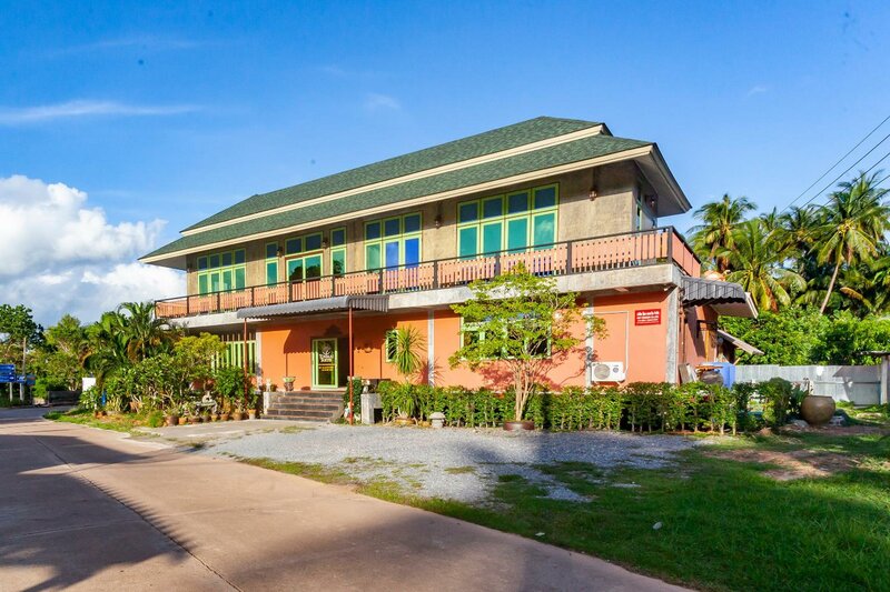 Гостиница Tonmai Suites