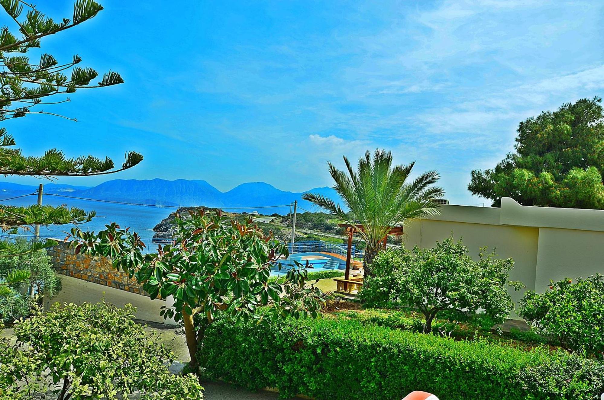 Фото Poppy Villas