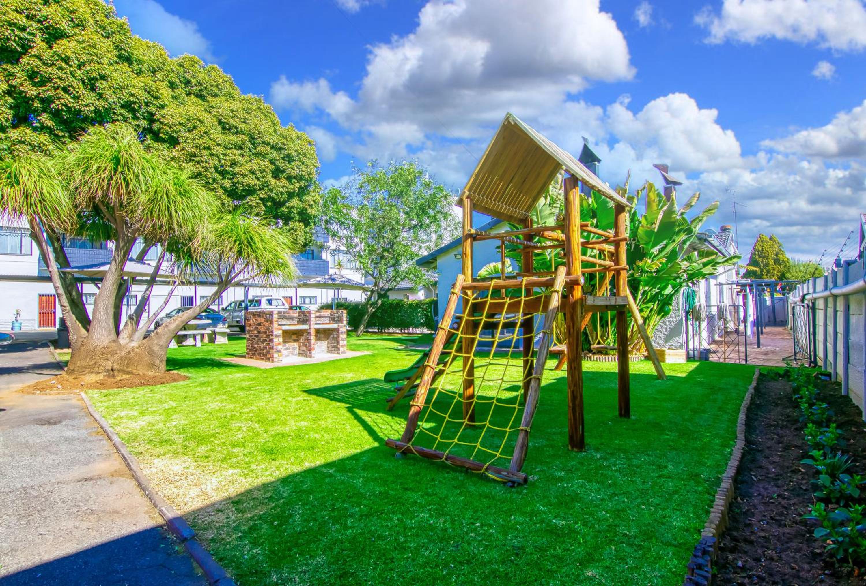 Фото Bm Gardens Apartment Hotel