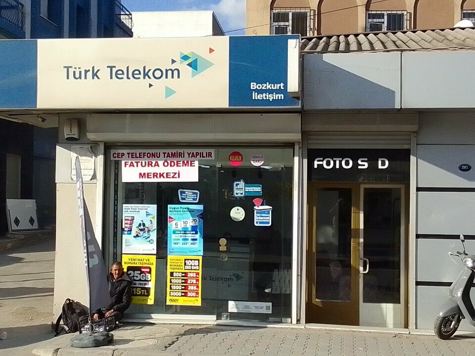 Mobile phone store Bozkurt Communication, Izmir, photo