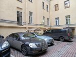Tamozhenny predstavitel Petra Lodzhistiks (Bolshaya Konyushennaya Street, 27), agente de aduana