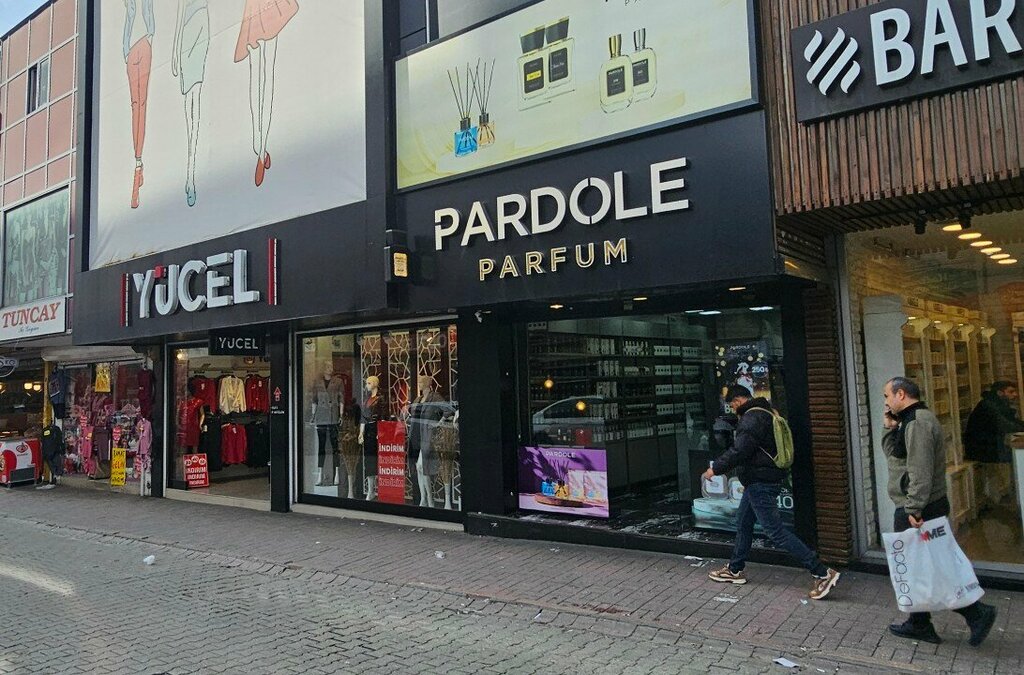 Perfume and cosmetics shop Pardole Perfume, Adana, photo