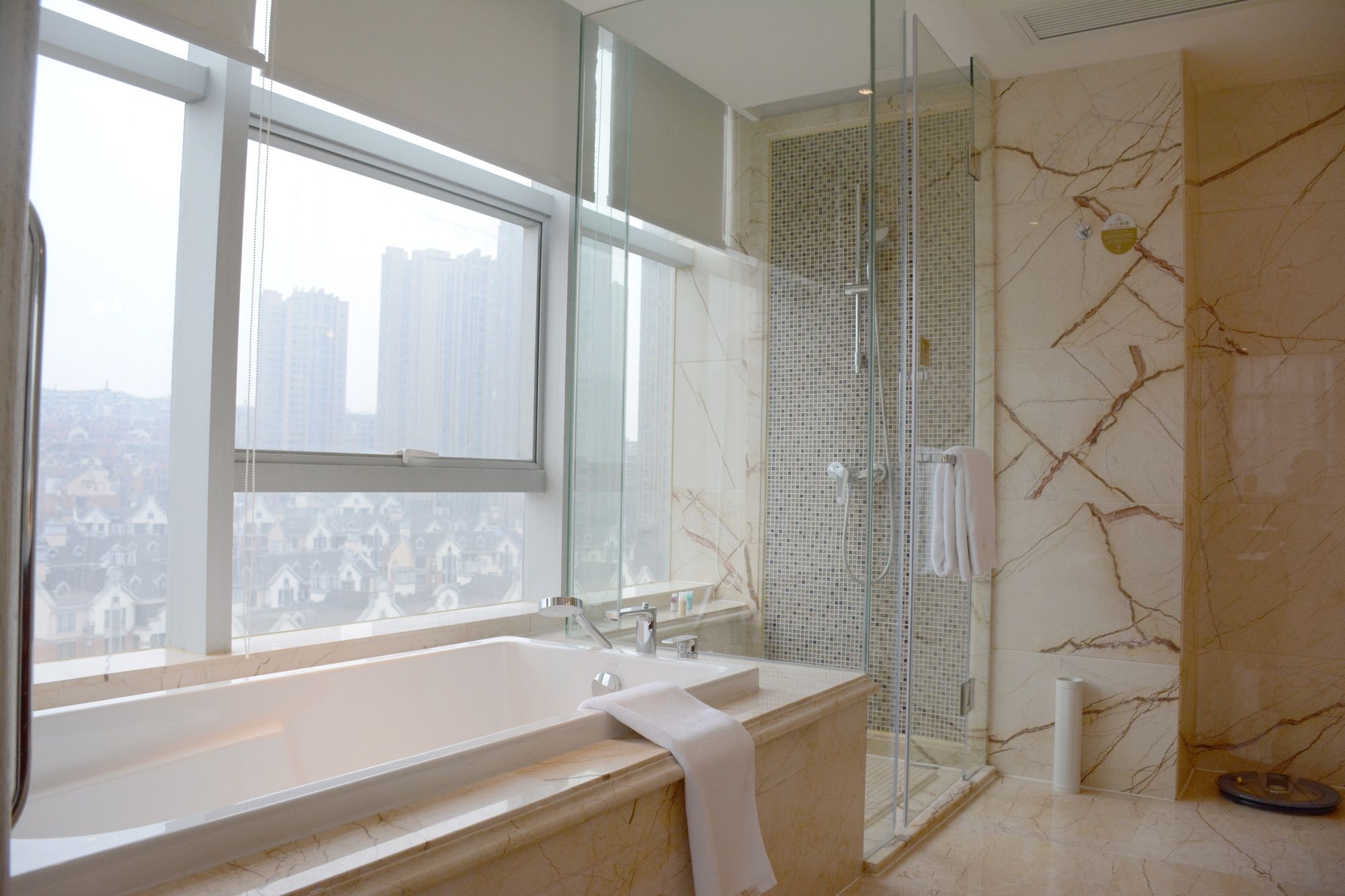 Фото Yinxin Century Hotel