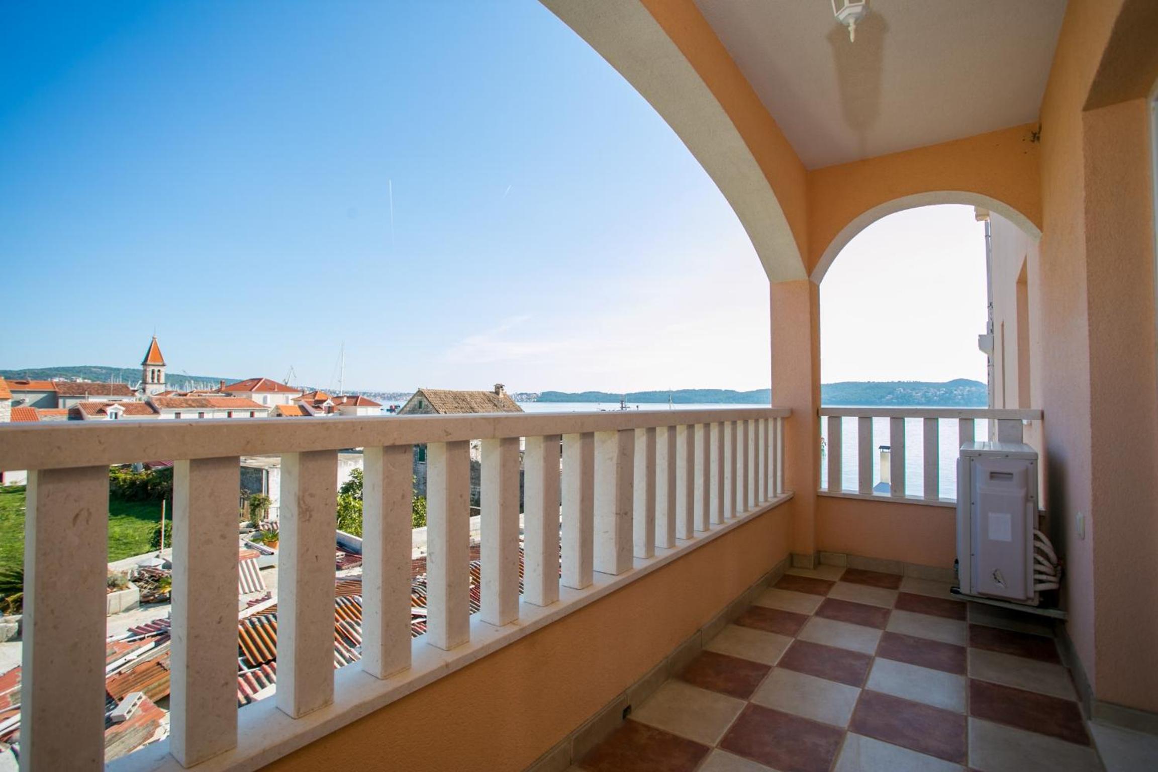 Фото Kaja - right next to the beach