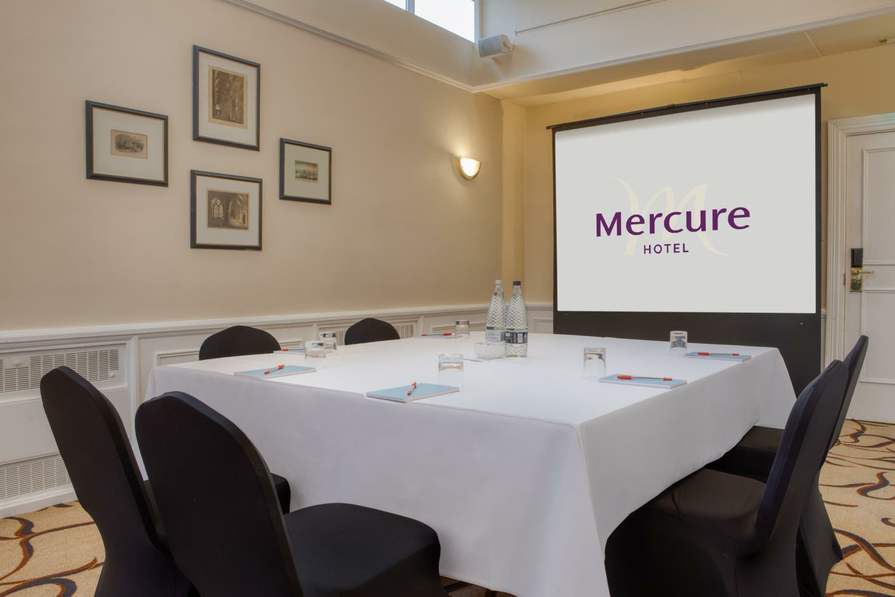 Фото Mercure Winchester Wessex Hotel