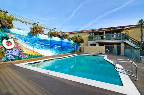 Гостиница Laguna Brisas - A Beach Hotel в Лагуна Бич