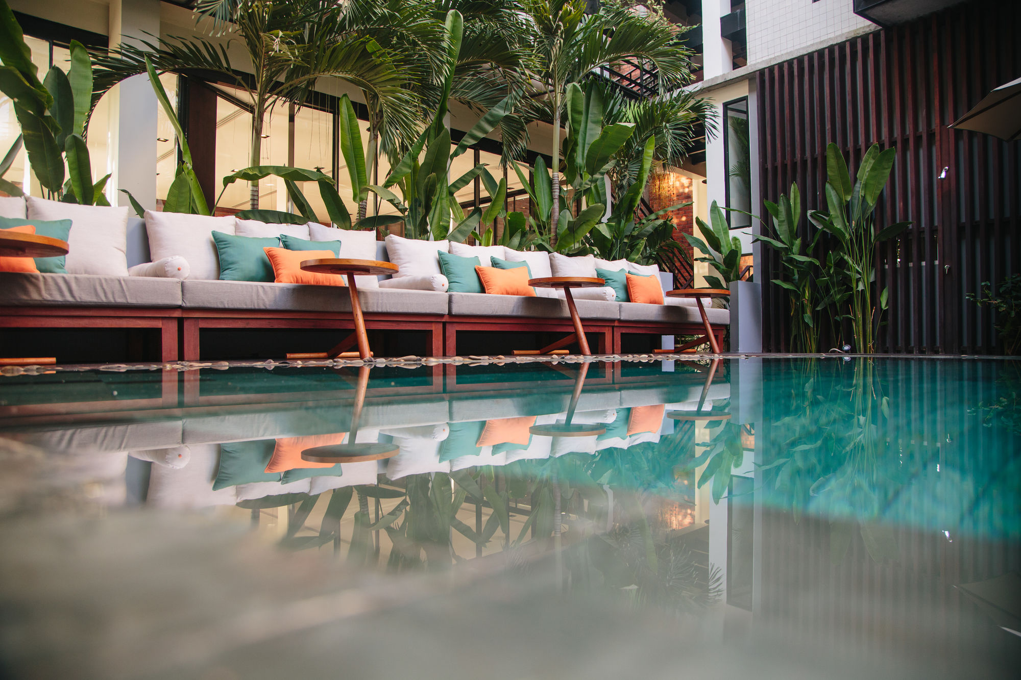 Фото The Aviary Hotel