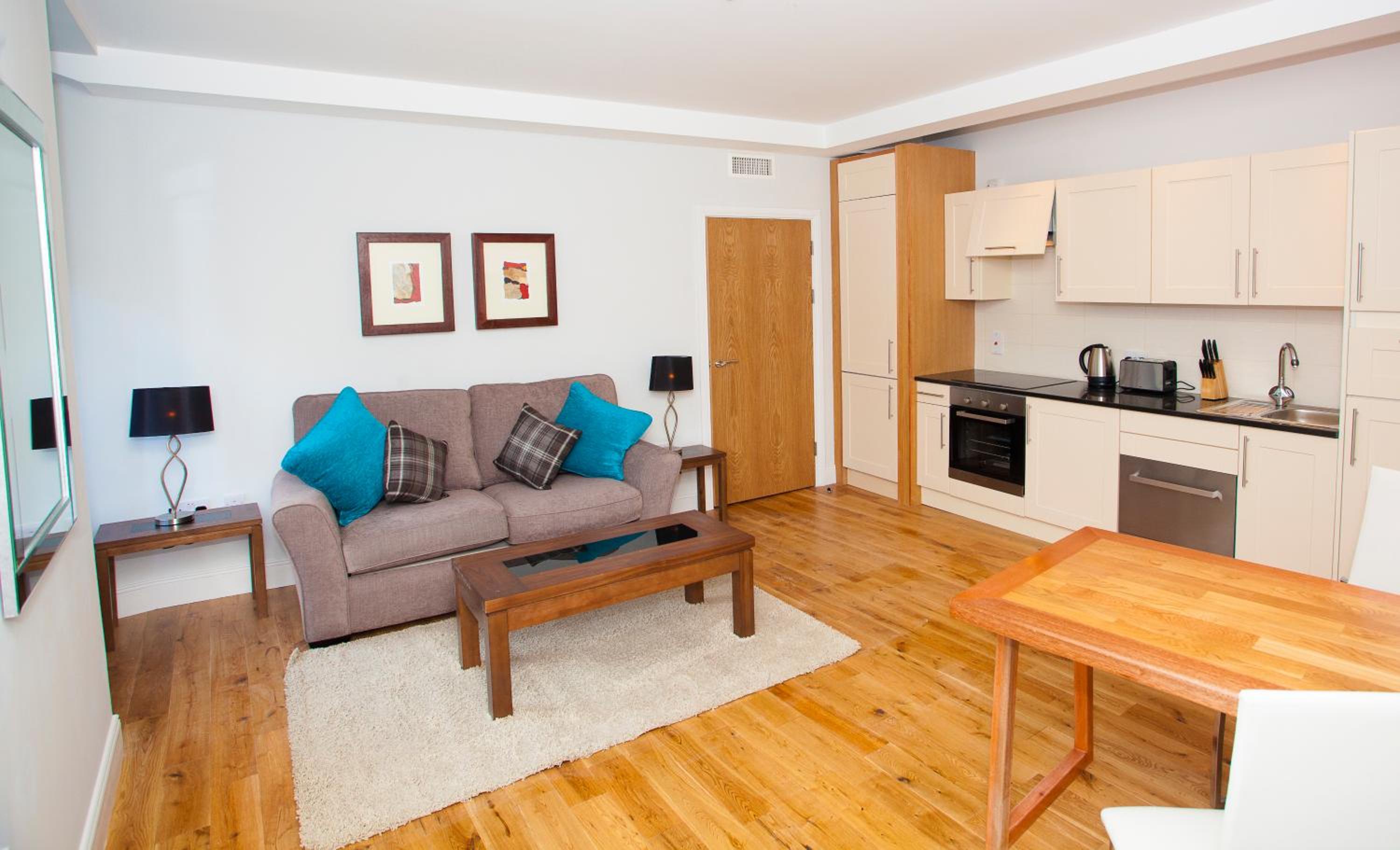 Фото Royal Athenaeum Suites