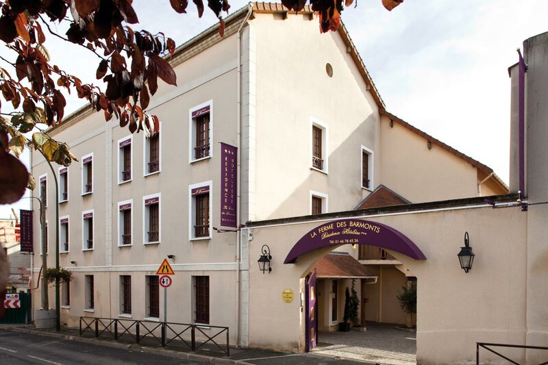 Гостиница Les Barmonts в Вильжюифе