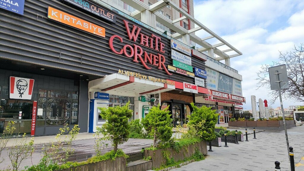 Shopping mall White Corner Alıshverish Ve Yasham Merkezi, Istanbul, photo