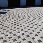 Trotuar fasad dizayn (ulitsa Pryadchenko, 112), paving tile