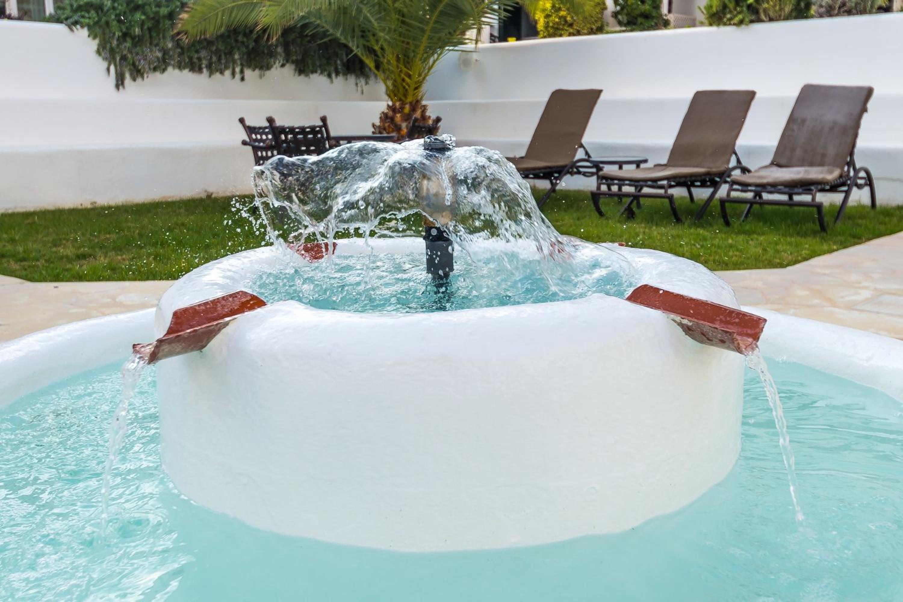 Фото White Sands Beach Club